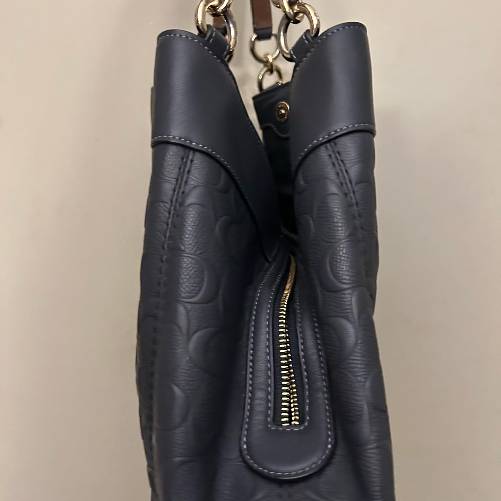 Coach Embossed Lexy shoulder Bag in beautiful black leather - Picture 5 of 17